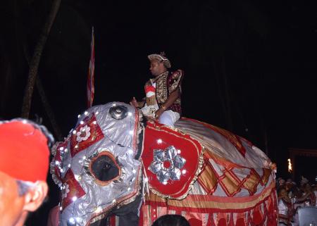 Perahera - පෙරහැර